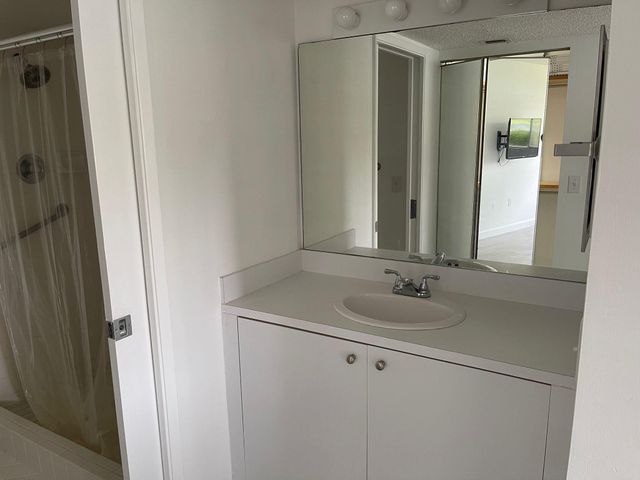 13700 SW 11th St 106A, Pembroke Pines, FL 33027