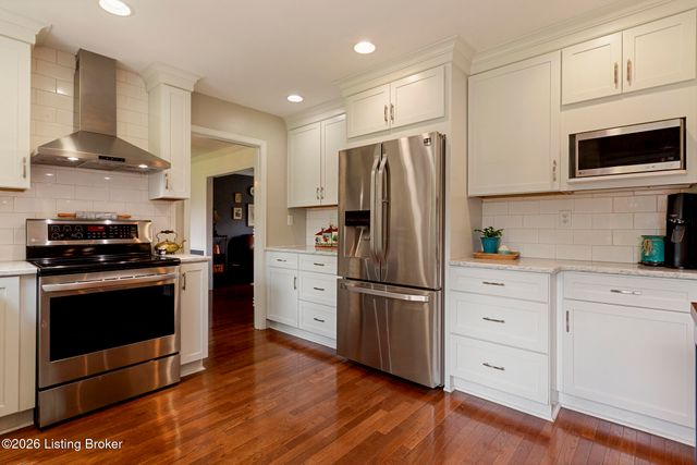 502 Rothbury Ln, Douglass Hills, KY 40243