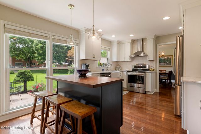 502 Rothbury Ln, Douglass Hills, KY 40243