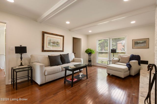 502 Rothbury Ln, Douglass Hills, KY 40243