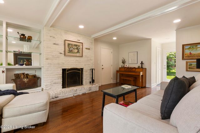 502 Rothbury Ln, Douglass Hills, KY 40243