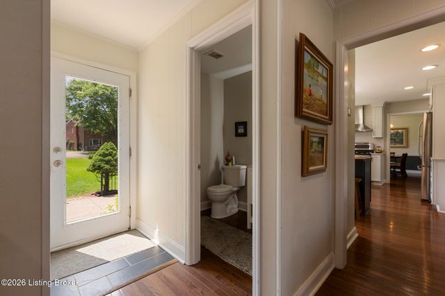 502 Rothbury Ln, Douglass Hills, KY 40243