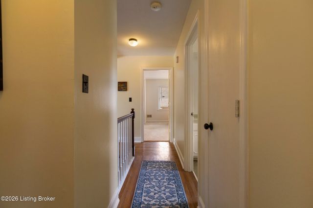 502 Rothbury Ln, Douglass Hills, KY 40243