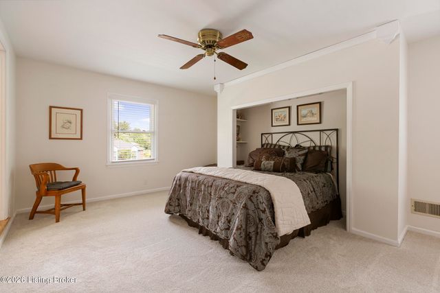 502 Rothbury Ln, Douglass Hills, KY 40243