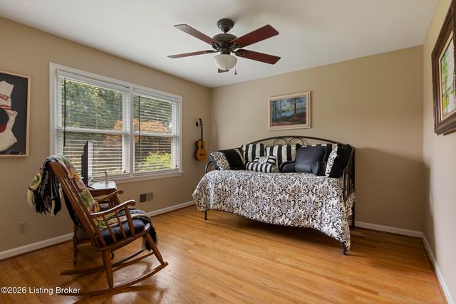 502 Rothbury Ln, Douglass Hills, KY 40243