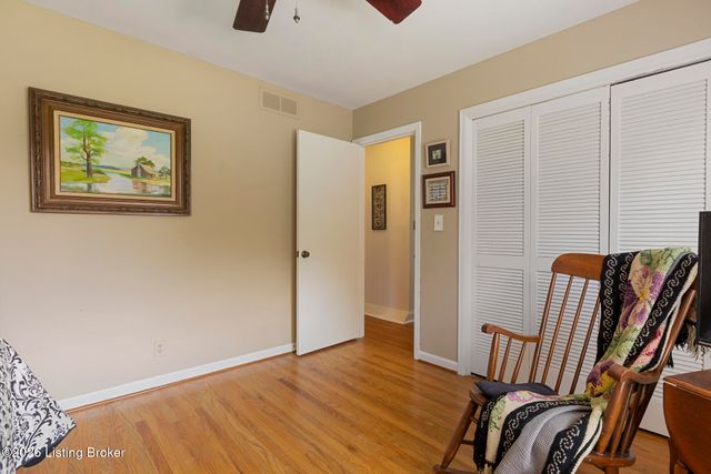 502 Rothbury Ln, Douglass Hills, KY 40243