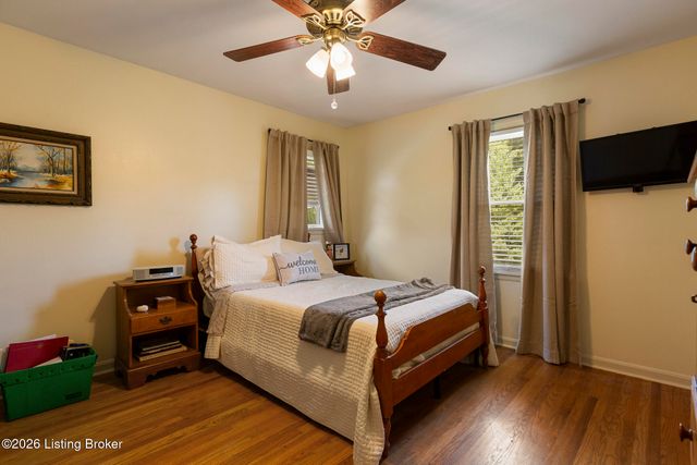 502 Rothbury Ln, Douglass Hills, KY 40243