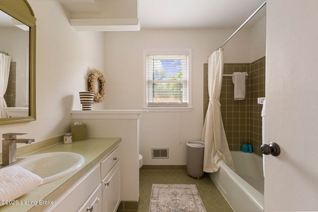 502 Rothbury Ln, Douglass Hills, KY 40243