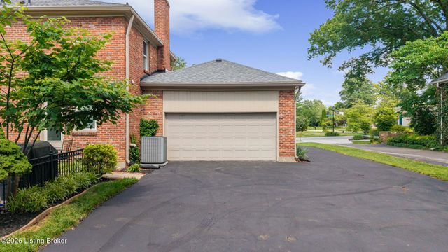 502 Rothbury Ln, Douglass Hills, KY 40243