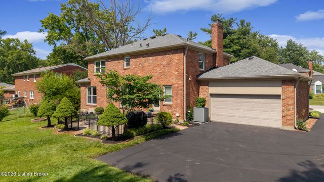 502 Rothbury Ln, Douglass Hills, KY 40243