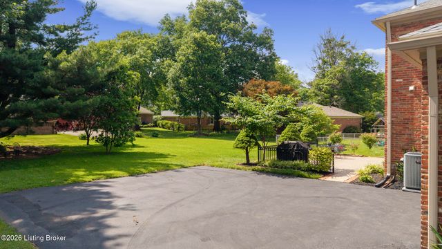502 Rothbury Ln, Douglass Hills, KY 40243