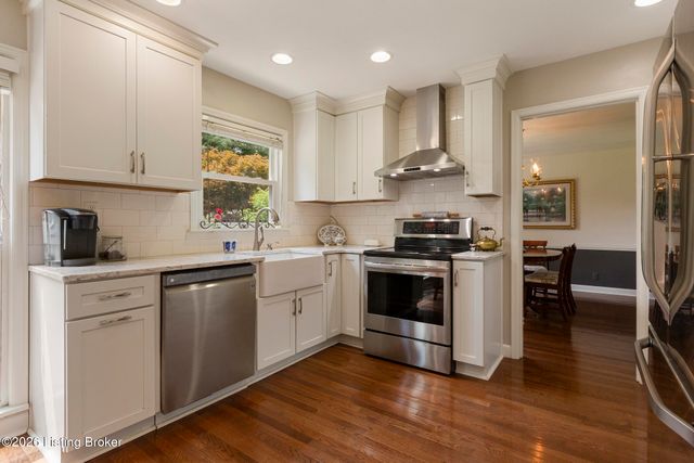 502 Rothbury Ln, Douglass Hills, KY 40243