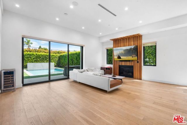 3932 Glencoe Avenue, Culver City, CA 90291