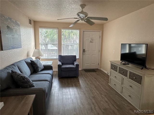 5291 S Cherokee Way, Homosassa, FL 34448