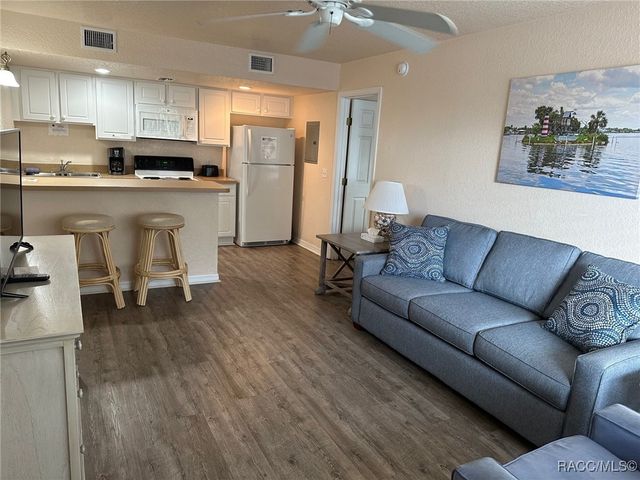 5291 S Cherokee Way, Homosassa, FL 34448