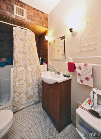 5 Humphrey Road, Buffalo, NY 14207