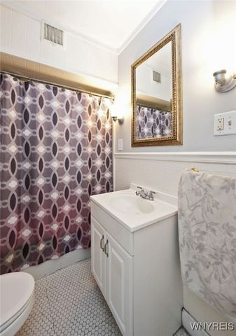 5 Humphrey Road, Buffalo, NY 14207