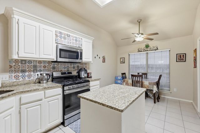 2988 Thames Trail, Fort Worth, TX 76118