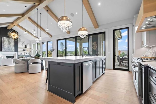 16010 Glenfinnan Way, Loch Lloyd, MO 64012