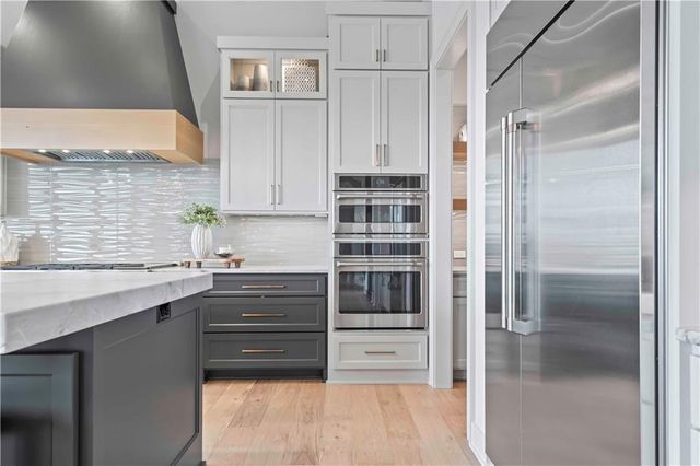 16010 Glenfinnan Way, Loch Lloyd, MO 64012