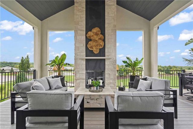 16010 Glenfinnan Way, Loch Lloyd, MO 64012