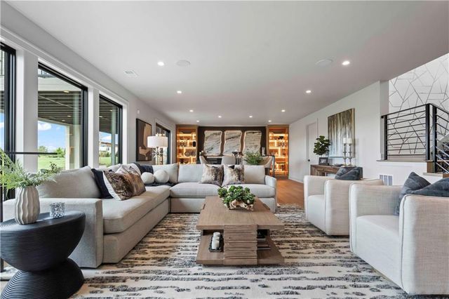 16010 Glenfinnan Way, Loch Lloyd, MO 64012