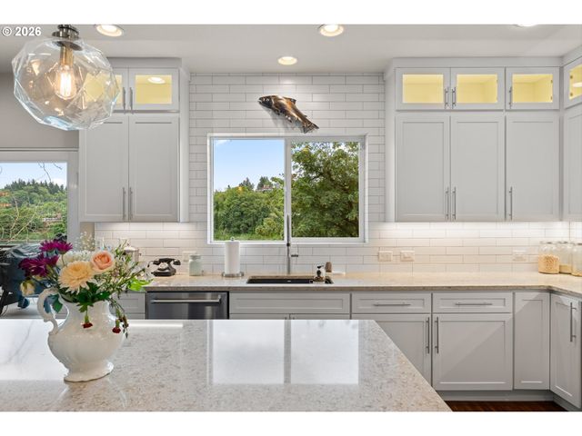 5095 TERRITORIAL Dr, West Linn, OR 97068