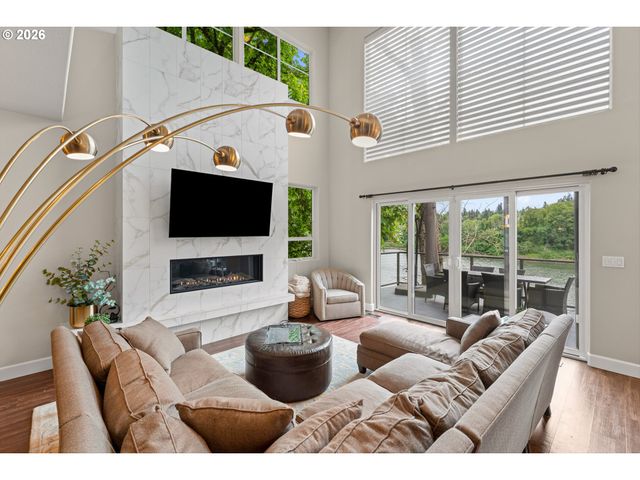 5095 TERRITORIAL Dr, West Linn, OR 97068