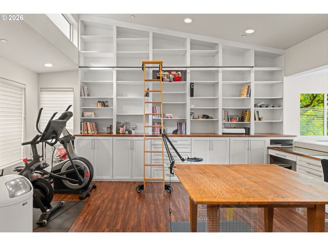 5095 TERRITORIAL Dr, West Linn, OR 97068
