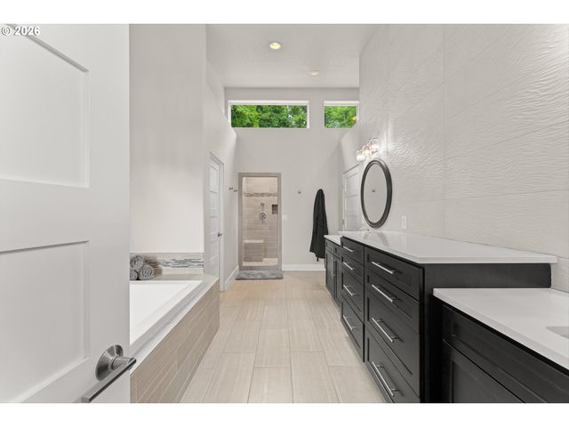 5095 TERRITORIAL Dr, West Linn, OR 97068