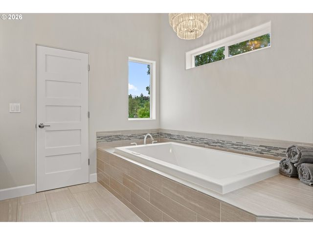 5095 TERRITORIAL Dr, West Linn, OR 97068