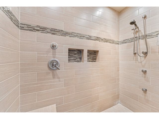 5095 TERRITORIAL Dr, West Linn, OR 97068