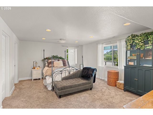 5095 TERRITORIAL Dr, West Linn, OR 97068