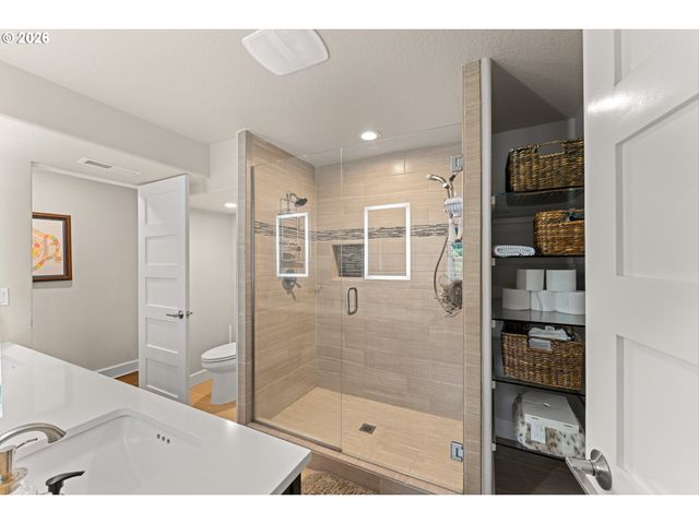 5095 TERRITORIAL Dr, West Linn, OR 97068