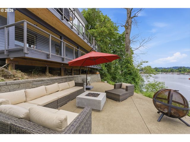 5095 TERRITORIAL Dr, West Linn, OR 97068