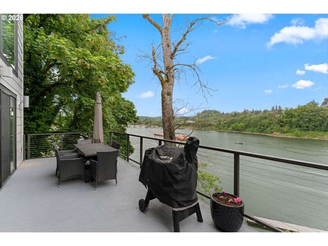5095 TERRITORIAL Dr, West Linn, OR 97068