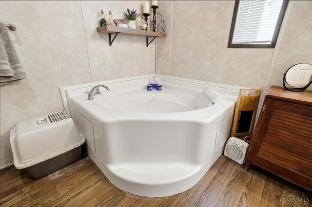 555 Cross Creek Dr, Wilmington, OH 45177