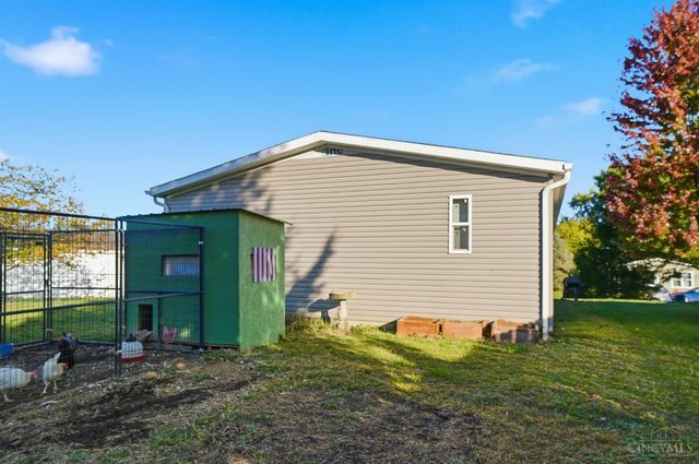 555 Cross Creek Dr, Wilmington, OH 45177