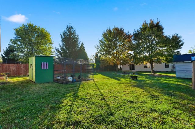 555 Cross Creek Dr, Wilmington, OH 45177