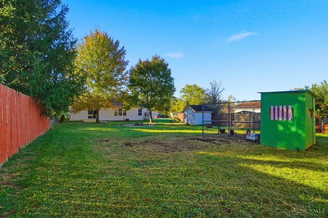 555 Cross Creek Dr, Wilmington, OH 45177