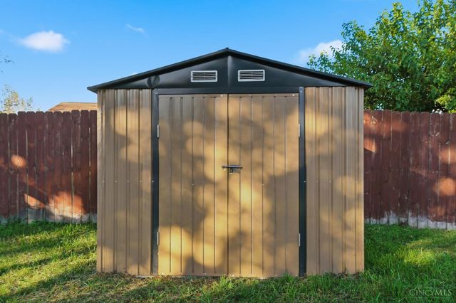 555 Cross Creek Dr, Wilmington, OH 45177