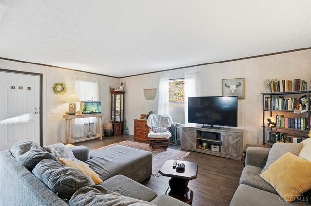 555 Cross Creek Dr, Wilmington, OH 45177