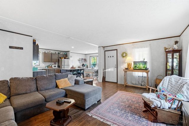 555 Cross Creek Dr, Wilmington, OH 45177