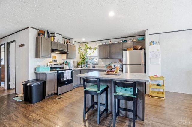 555 Cross Creek Dr, Wilmington, OH 45177