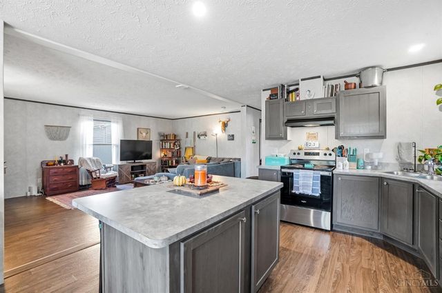 555 Cross Creek Dr, Wilmington, OH 45177