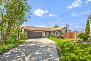 6 Ironwood Court, Streamwood, IL 60107