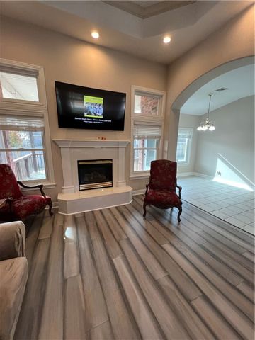 2605 6th Street, Bentonville, AR 72712