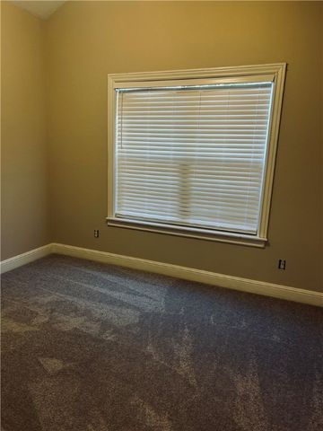 2605 6th Street, Bentonville, AR 72712