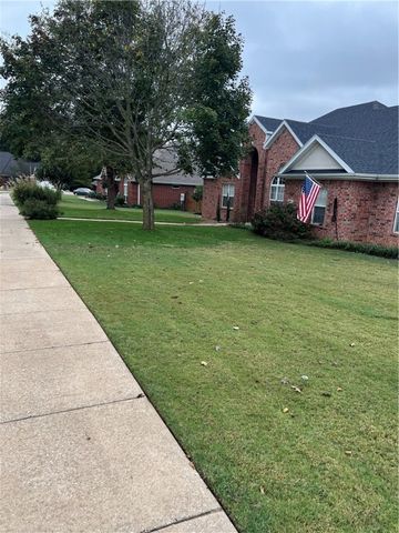 2605 6th Street, Bentonville, AR 72712