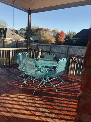 2605 6th Street, Bentonville, AR 72712